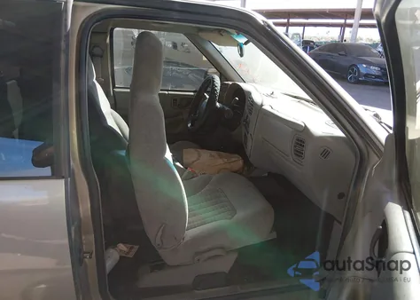 2002 Chevrolet S-10 Ls z USA, uszkodzony, nr VIN 1GCCS19W028174997